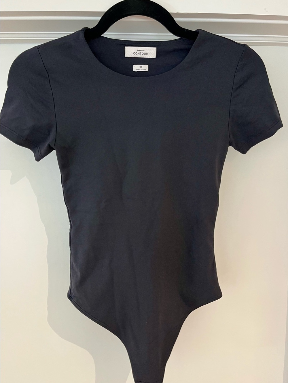 Aritzia Babaton Contour Bodysuit XS Black Short Sleeve Crew Neck Stretch